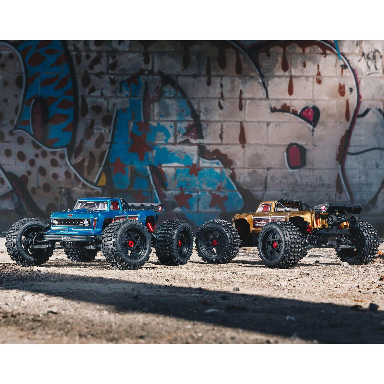 Arrma OUTCAST 4X4 4S V2 BLX Stunt Truck RTR, Blue 3 Arrma OUTCAST 4X4 4S V2 BLX Stunt Truck RTR, Blue - Image 3