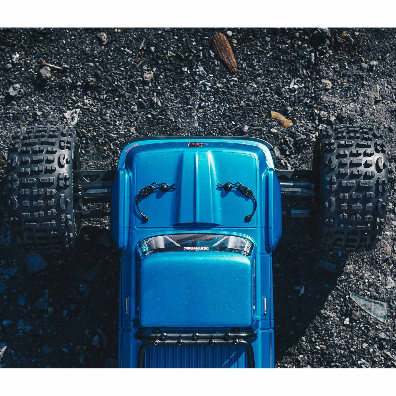 Arrma OUTCAST 4X4 4S V2 BLX Stunt Truck RTR, Blue 4 Arrma OUTCAST 4X4 4S V2 BLX Stunt Truck RTR, Blue - Image 4