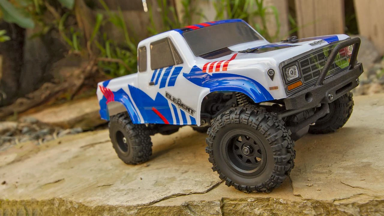 Team Associated Element RC Enduro24 Sendero 1/24 4WD RTR Scale Mini Trail Truck (Red/Blue) W/ 2.4GHz Radio 6 Team Associated Element RC Enduro24 Sendero 1/24 4WD RTR Scale Mini Trail Truck (Red/Blue) W/ 2.4GHz Radio - Image 6
