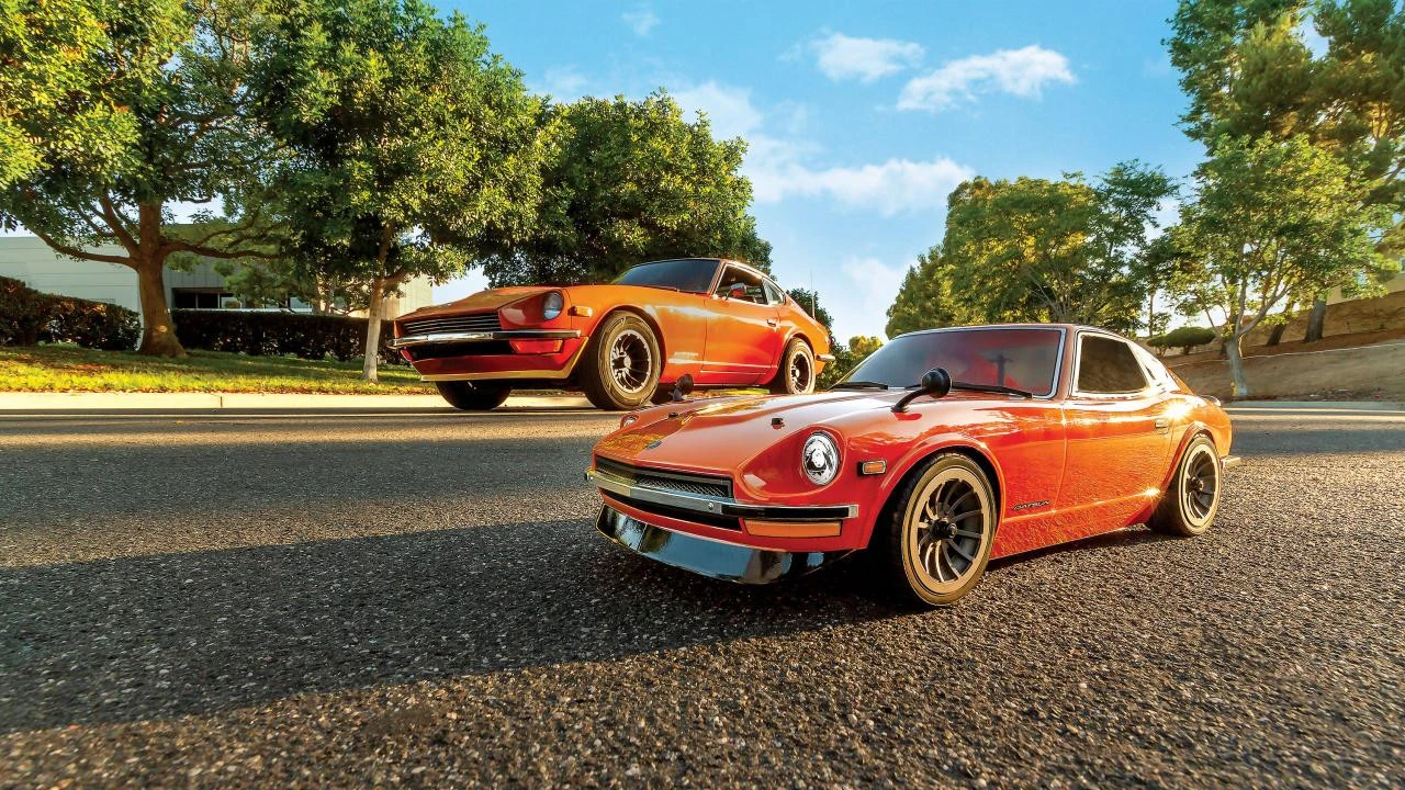 Team Associated Apex2 Datsun 240Z Sport RTR 1/10 Electric 4WD Touring Car Combo W/2.4GHz Radio, Battery & Charger 5 Team Associated Apex2 Datsun 240Z Sport RTR 1/10 Electric 4WD Touring Car Combo W/2.4GHz Radio, Battery & Charger - Image 5